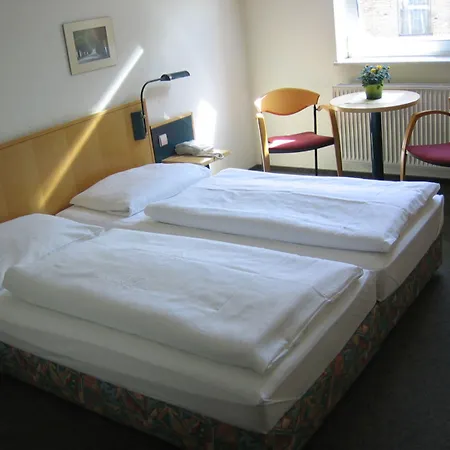 ホテル Akzent Parkhotel トレッビン