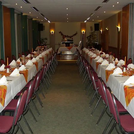 Akzent Parkhotel 3* トレッビン